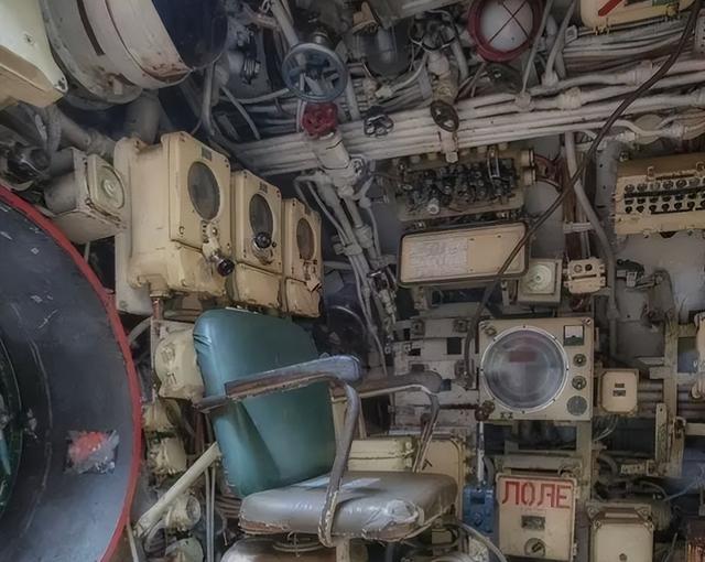 “搞笑”的不是坠机，是老航母还在撑场面！美军的精锐去哪了？