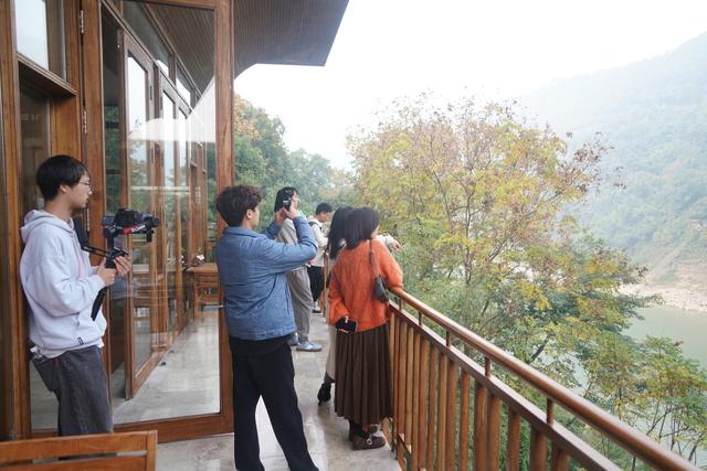 网络达人采风解锁温泉文旅新体验