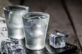 天热了，白酒可以冰着喝吗？图片