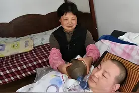 06年浙江男孩无法呼吸，父母捏球5000万次供氧，用手为儿续命5年图片