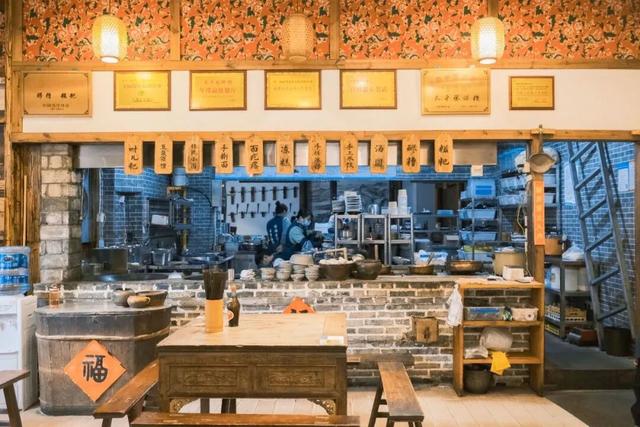 黄了！彩了！1h刹拢成都最近赏秋地，徒步拿奖牌、邂逅古寺银杏！老街美食好吃惨！