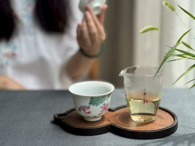 秋天为什么要多喝老白茶？2个难以拒绝的优势，看看你喝对了吗？