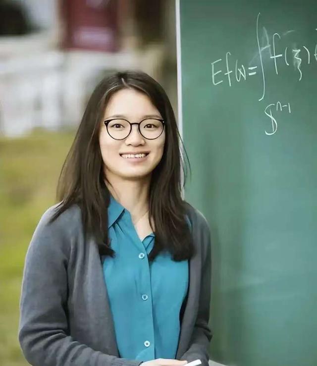 韦东奕没想到，2026刚开始	，官媒高调官宣王虹喜讯，终于等到这天