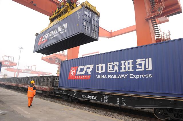 跟中国硬刚11天后，波兰总理终于放弃，但他没想到：中国还有后手