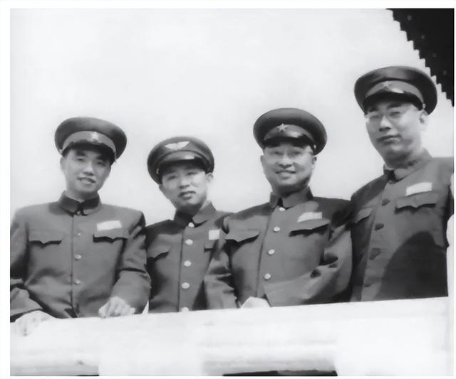 当年一个师长一个排长，28年后师长成为上将，排长却成为了大将