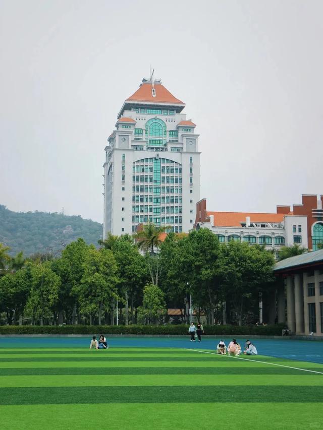 住进城市“C位”！来厦门，请你吃自助餐→