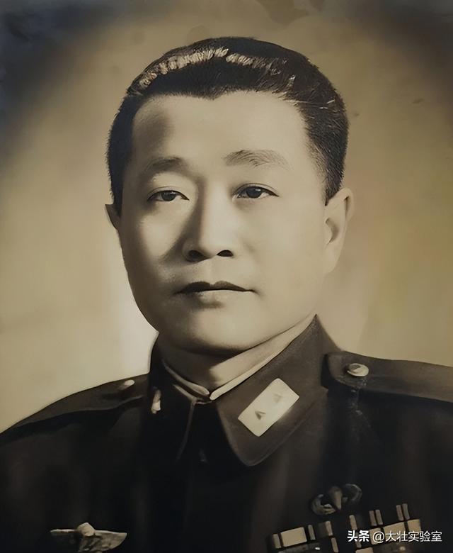 杨振宁妻子杜致礼有多美？1947年在美国的留影，她20岁，气质不凡
