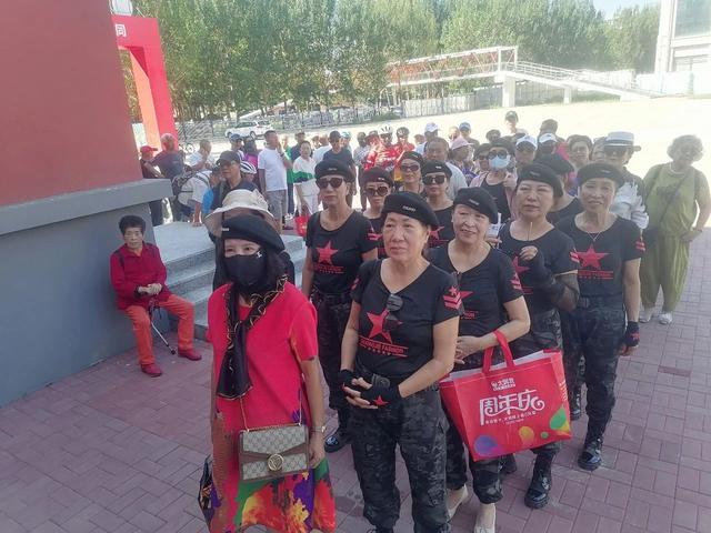 走进校园收获多·旅游文化展风采
