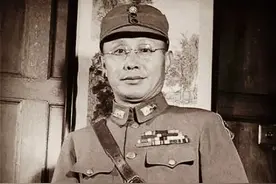 何应钦两次背叛老蒋，蒋介石为何不惩处他？反而让他掌握了大权！图片