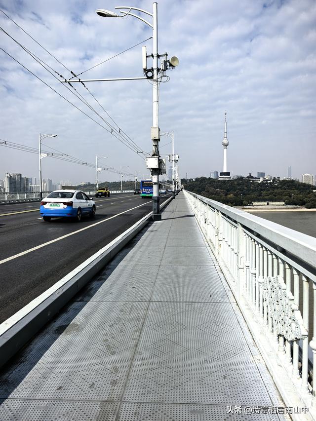 环长江(内环)骑行观光的路线与趣味:一江秋光连天际，满城烟火…