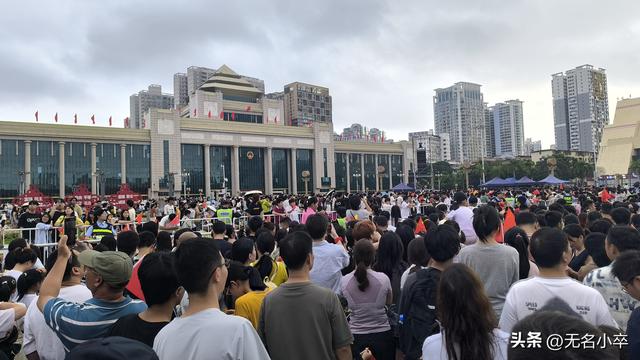 这是专属广西南宁的国庆节，人山人海，只为一场共同的仪式