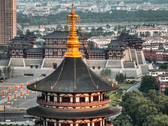 我是贵州人，从开封和洛阳旅行回来，实话实说两座城市差距太大了