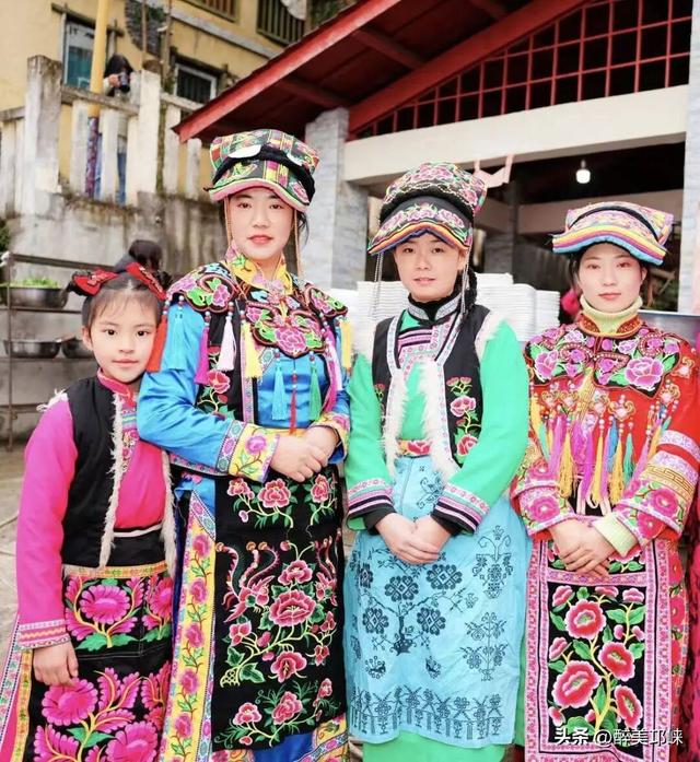 南宝山藏不住了！南宝山村糖会撞档羌历年，咖啡配羌舞，机器人都来跳沙朗