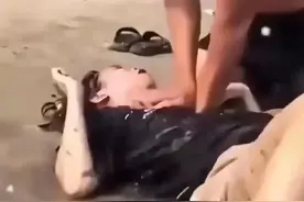 救人反被质疑。 莫让英雄寒了心。图片