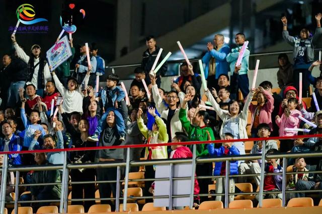 “一城双演、文体共融” 火热图景在椰城绽放