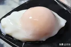 打荷包蛋，只需多加这一步，煮出来的荷包蛋不起白沫不散黄，漂亮图片
