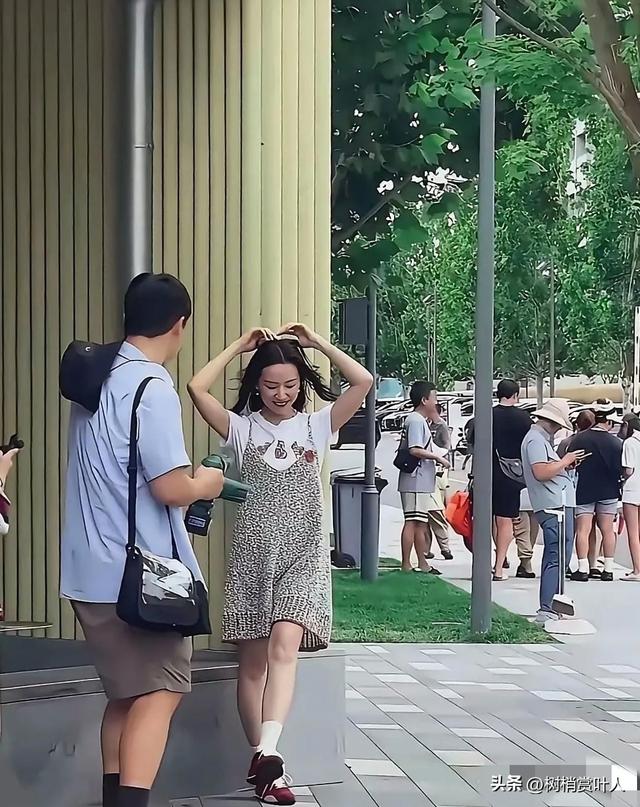 天哪，这是董洁吗？她那么矮的吗？