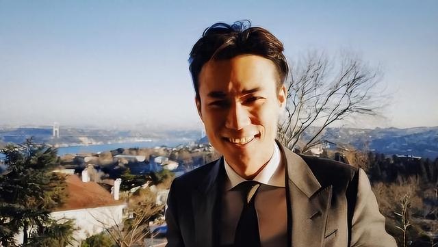 5年前，靠倒卖口罩一年赚60亿元，住5万一夜酒店的他	，如今咋样了