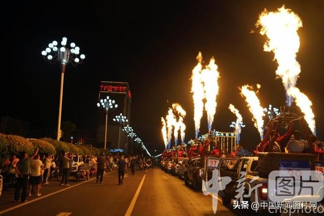 2025年全国热气球挑战赛在内蒙古磴口县举办
