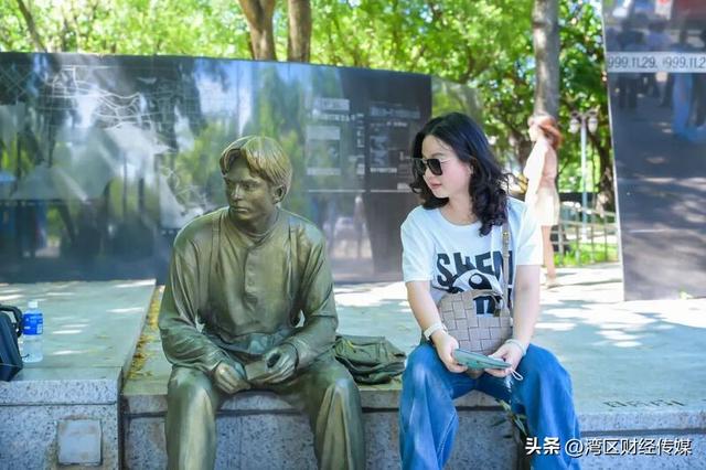 深圳人深情表白：“因为一条路，爱上一座城！”