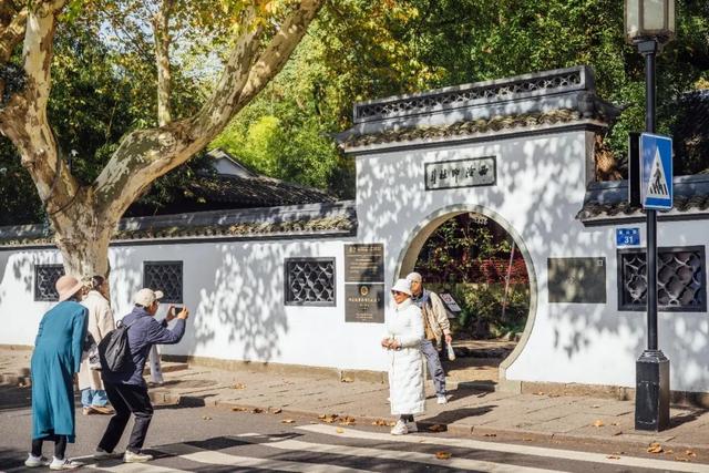 这座城市的8月是限定的！这里富贵迷人眼，没有人来了会不心动