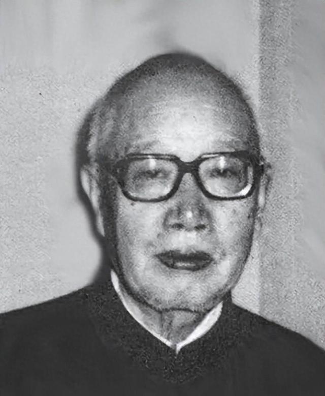 李大钊牺牲后	，妻子筹措安葬费，鲁迅捐了五十，汪精卫捐了一千