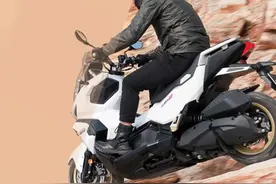 15L大油箱，续航600KM以上，为什么说这款150踏板车是摩旅神器？图片