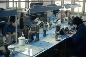 上大学四年女生共和8个男人发生了关系，结婚时新郎是45岁大叔图片