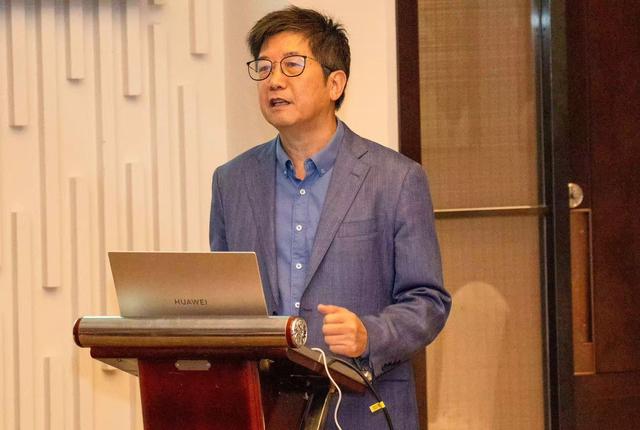 国际原创成果：“多靶标细胞膜色谱智筛分析仪”成功研发问世