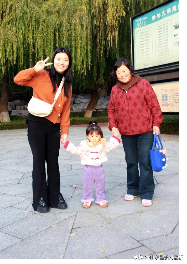 我在昌乐西湖公园拍到的游客