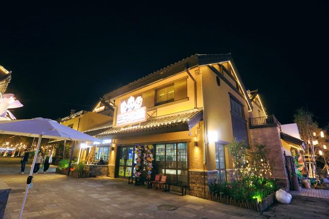 长白山恩都里度假区，旅游打卡新地标，感受夜色里的浪漫与新潮