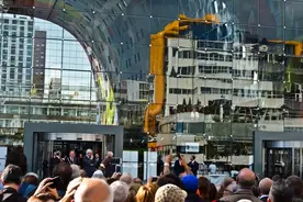 荷兰的“低头”，中方宣布国产光刻机，荷兰派人赴美摊牌！图片