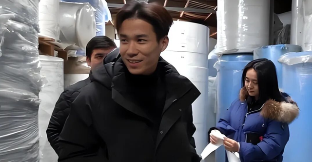 5年前	，靠倒卖口罩一年赚60亿元，住5万一夜酒店的他，如今咋样了