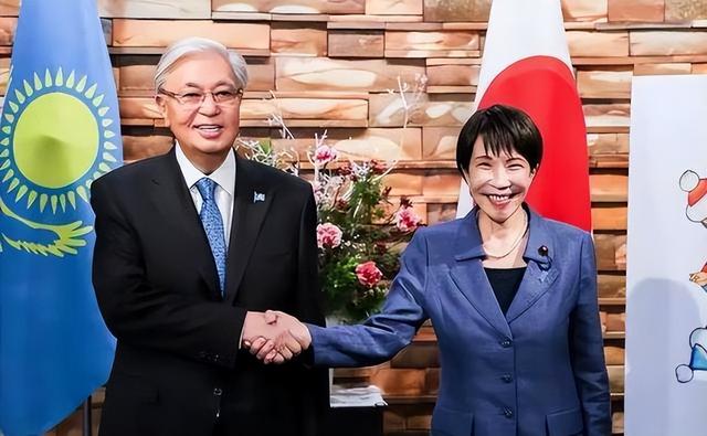 日本天皇亲自出山	，对中国的反击正式开始，高市早苗憋出了一妙计