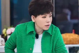 冠军的儿子也是冠军！邓亚萍儿子喜获全国冠军，拿王楚钦当偶像图片