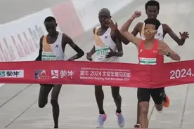 北京半马“三黑保杰”夺冠，何杰大呼冤枉，只怪黑哥演技太差图片