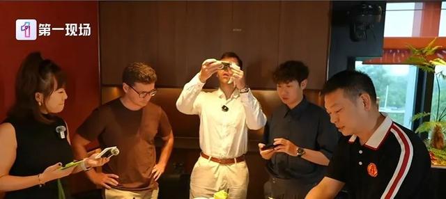 马库斯来了！参观东纵纪念馆、体验外骨骼机器人、吃牛肉、喝凉茶……这很深圳！