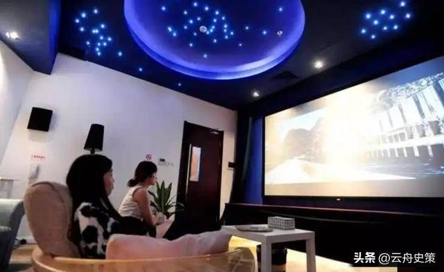 499隔衣服摸胸！私人影院暗藏涉黄：299元起步撕丝袜，还有更过火