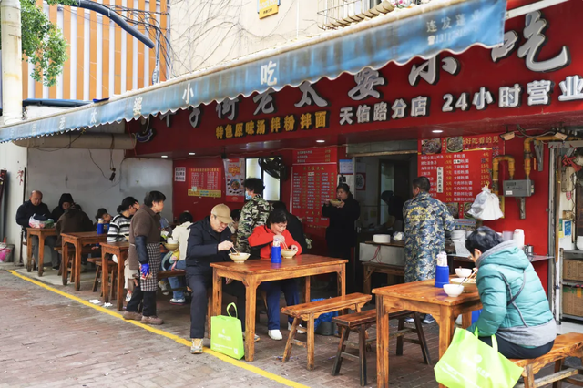 今年国庆，为什么是这座城拿了爽文剧本？