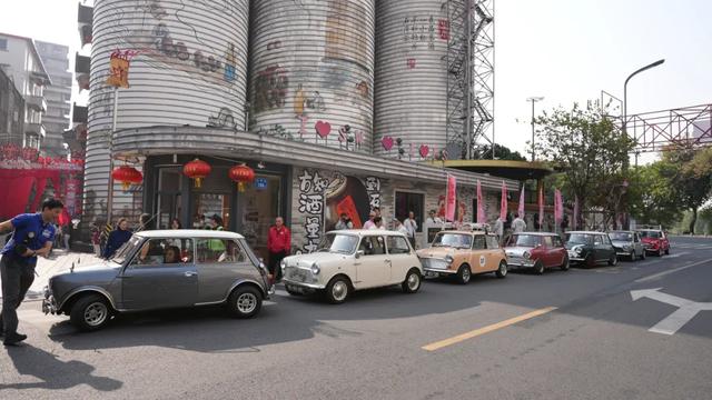 湾区文化探寻首站|古董Mini车队巡游朱紫街