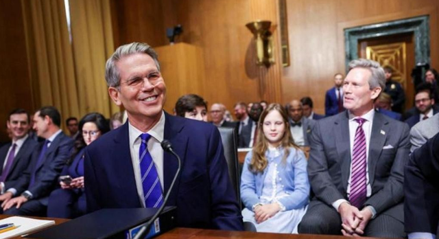 美联储重启印钞！AI引发失业潮，普通人该怎么躲危机？