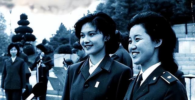 她是80年代央视美女主持，嫁给军委副主席之子，离婚后以卖画为生