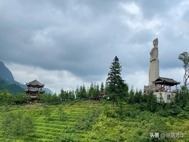 闲居南宝山，慢慢走，将时间浪费在山林之中