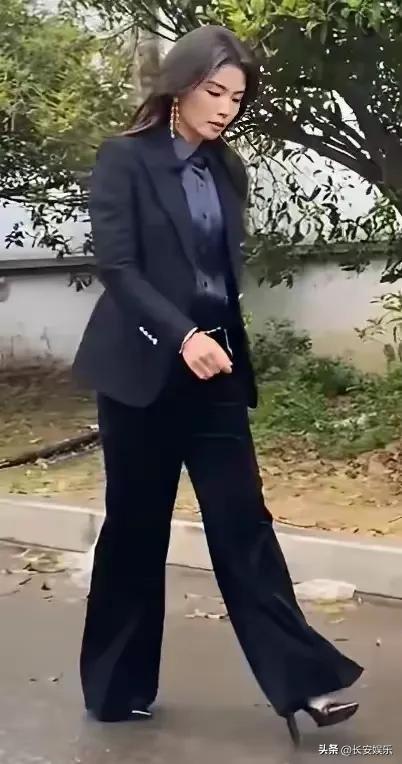 47岁的刘涛被偶遇，真实容颜是这样的，没有网上说的那么漂亮