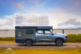 原厂增程式房车新概念！小体积大空间，长安峰景·征程者升顶房车图片