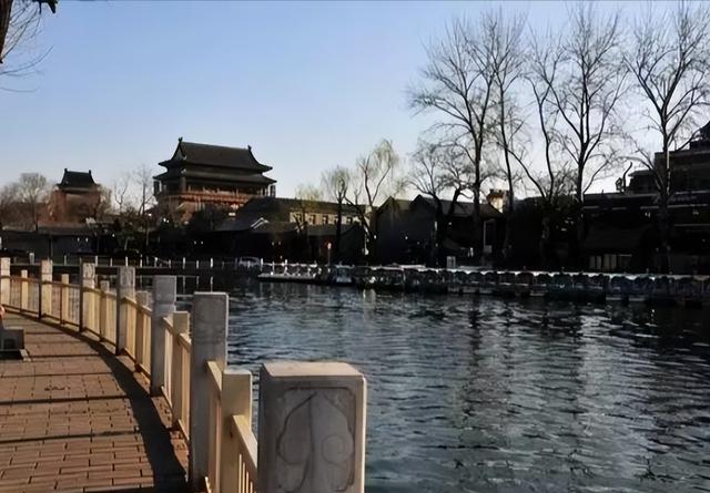 建国至今，中南海不挂 “中央人民政府”牌匾？毛主席曾指出过缘由