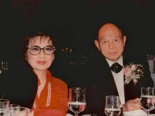骗光明星20亿，连亲妈都不放过，霍家“逆子”被钉上“耻辱柱”！