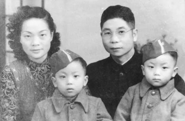 这就是蒋经国二儿媳黄美伦的真实样貌,颜值堪比明星,罕见老照片