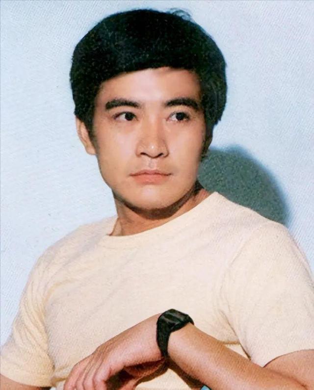 时隔47年，张丰毅和张铁林再次同框，一个帅成小伙，一个大腹便便