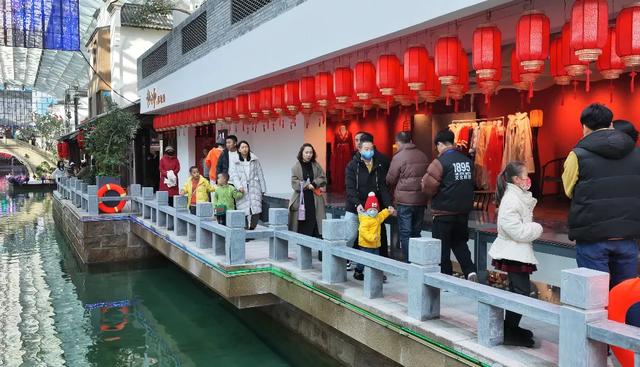 塞上江南添新韵 银川江南水街“36小时不打烊”开街狂欢点燃消费热情